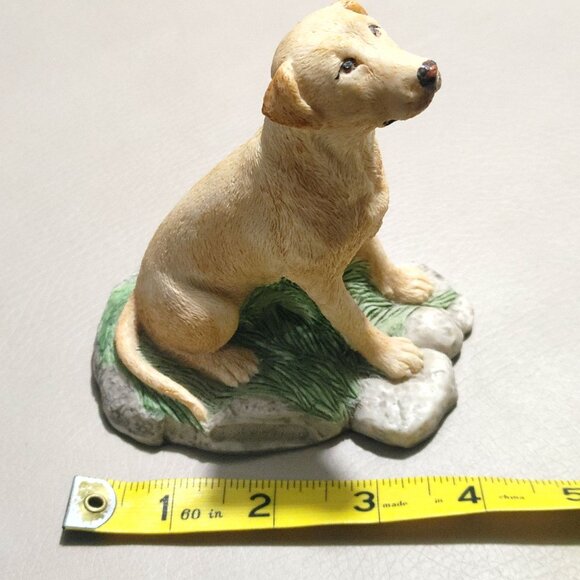 Yellow Labrador Retriever Figurine Champaigne Designs Resin Hand-Painted Dog - Picture 1 of 8